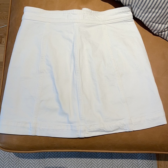 Madewell Stretch Denim A-Line Mini Skirt in Tile White: Button-Front Edition - Picture 7 of 9